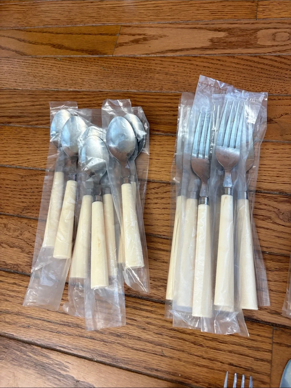 Vtg Lot Of 32 Stainless Steel Taiwan Plastic Handle Place Setting